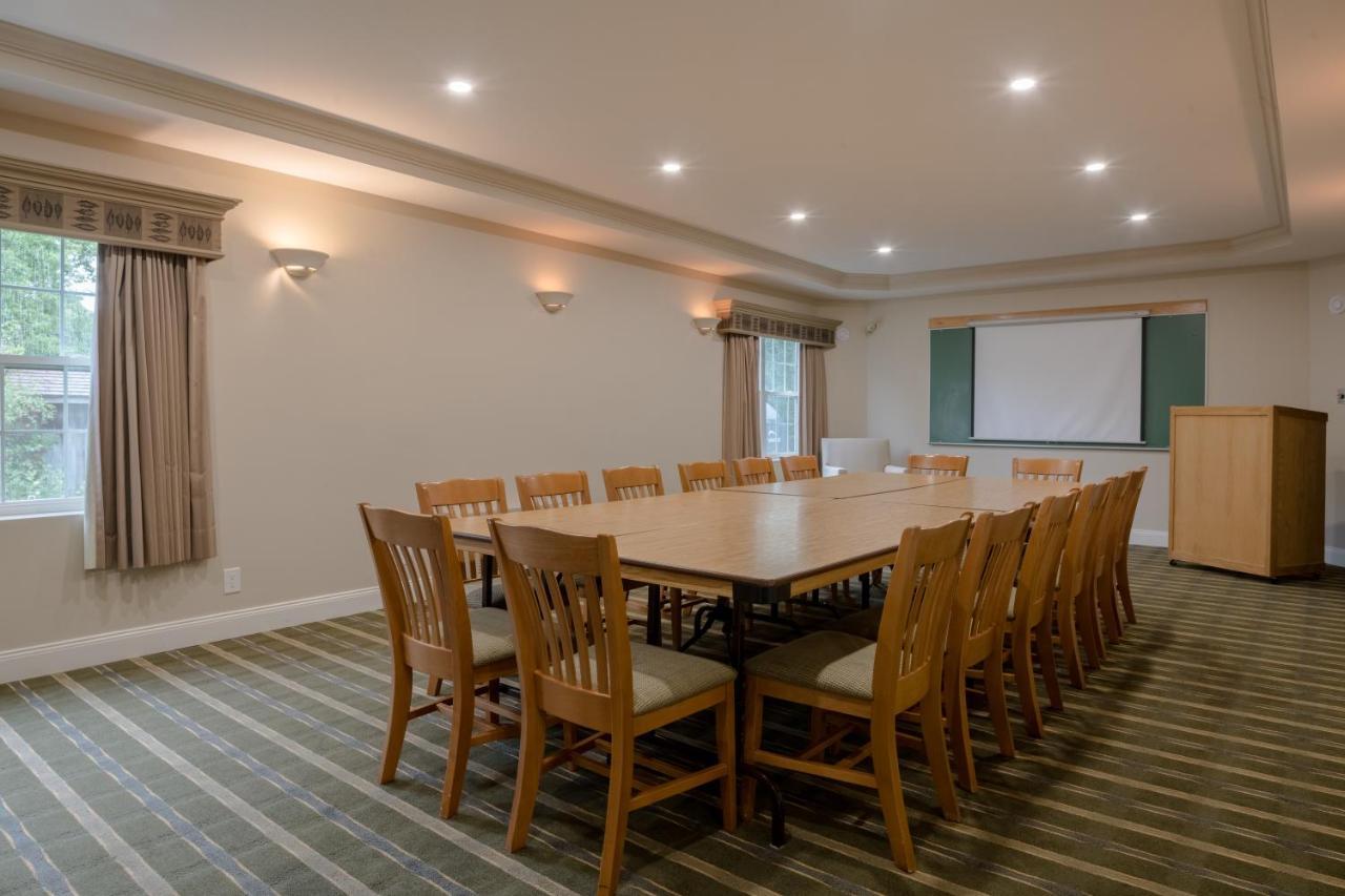 Amsterdam Inn & Suites Sussex Extérieur photo
