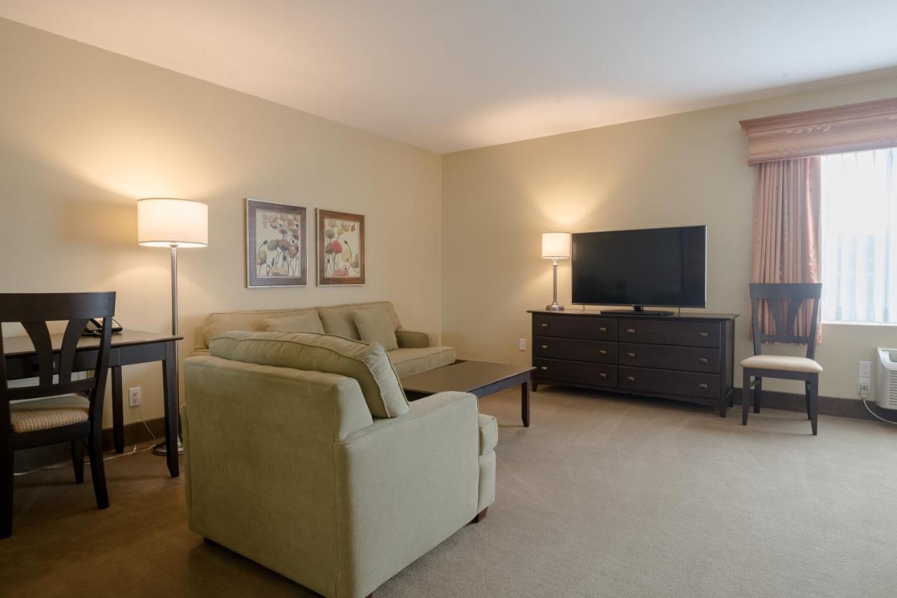 Amsterdam Inn & Suites Sussex Extérieur photo