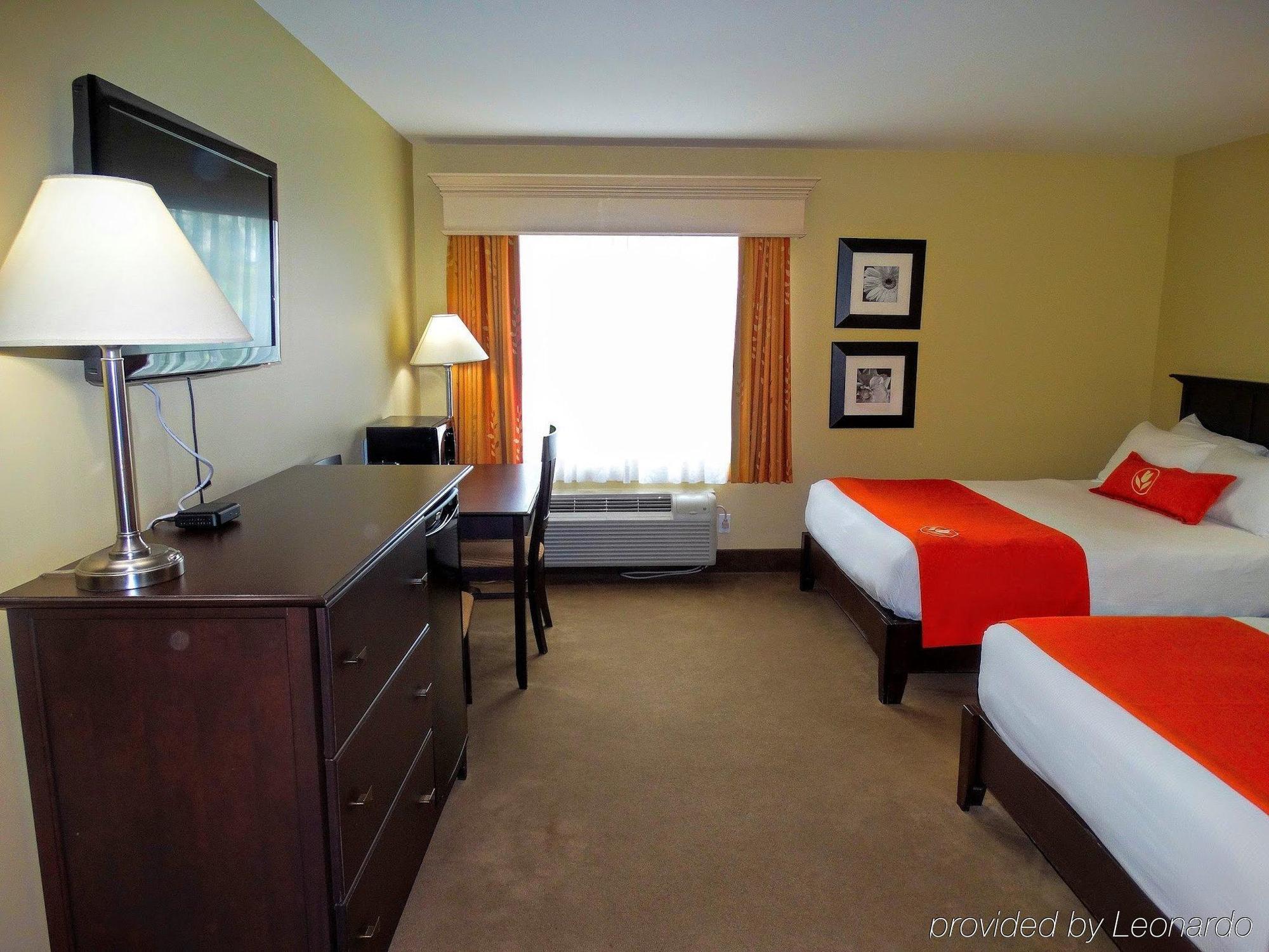 Amsterdam Inn & Suites Sussex Extérieur photo