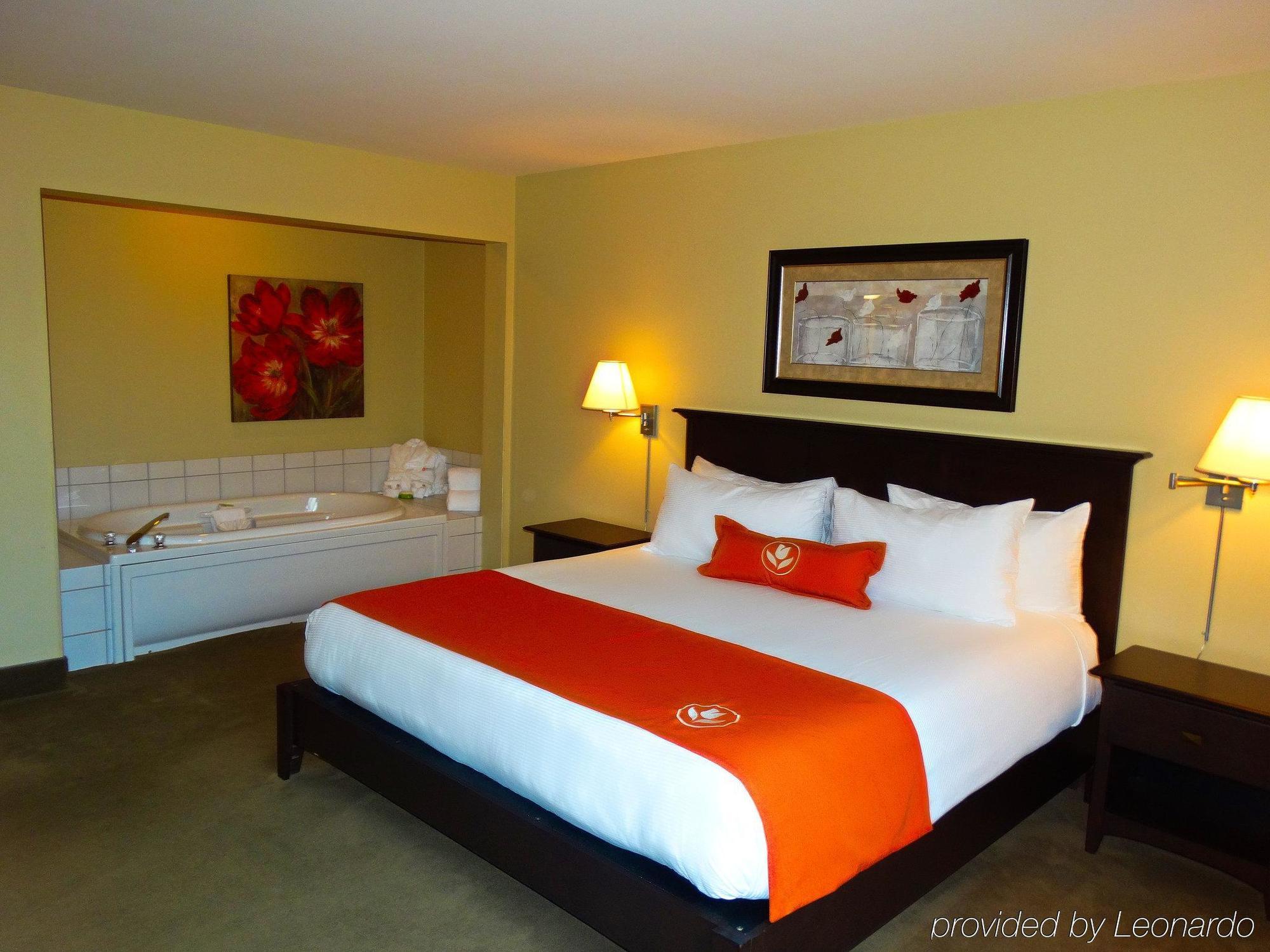 Amsterdam Inn & Suites Sussex Extérieur photo