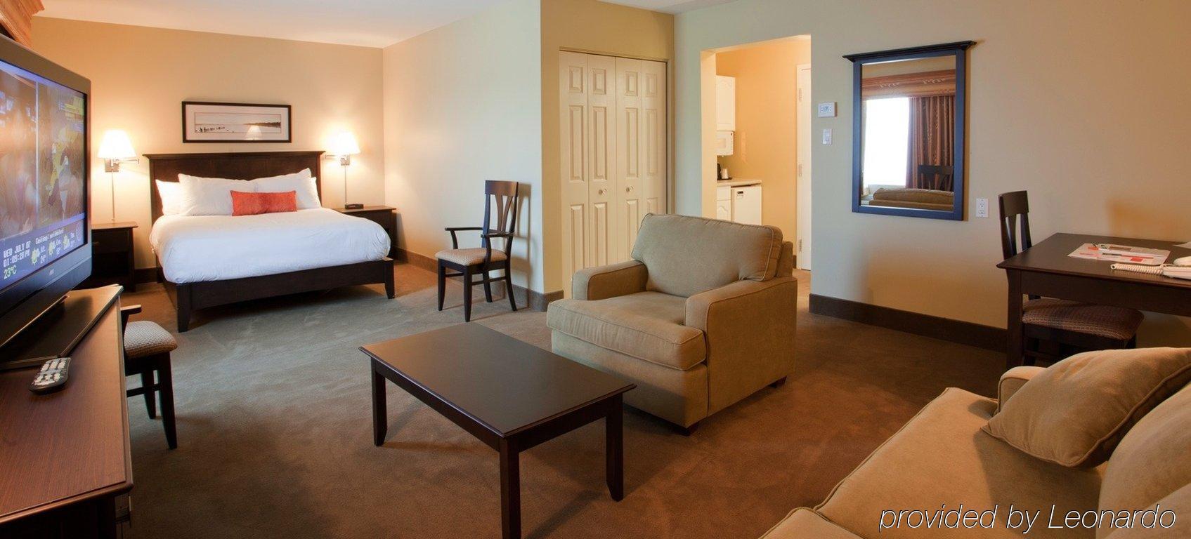 Amsterdam Inn & Suites Sussex Extérieur photo