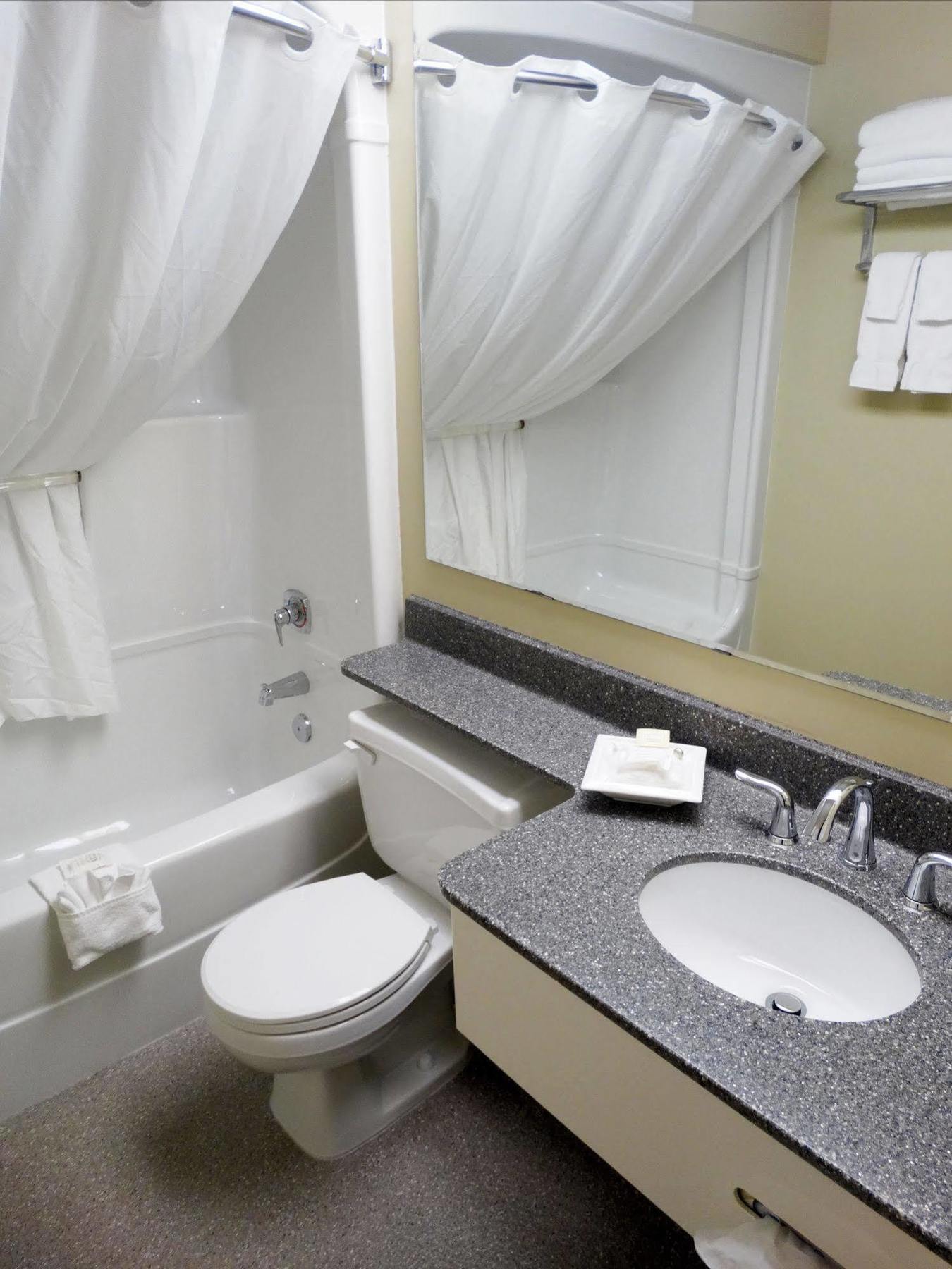 Amsterdam Inn & Suites Sussex Extérieur photo