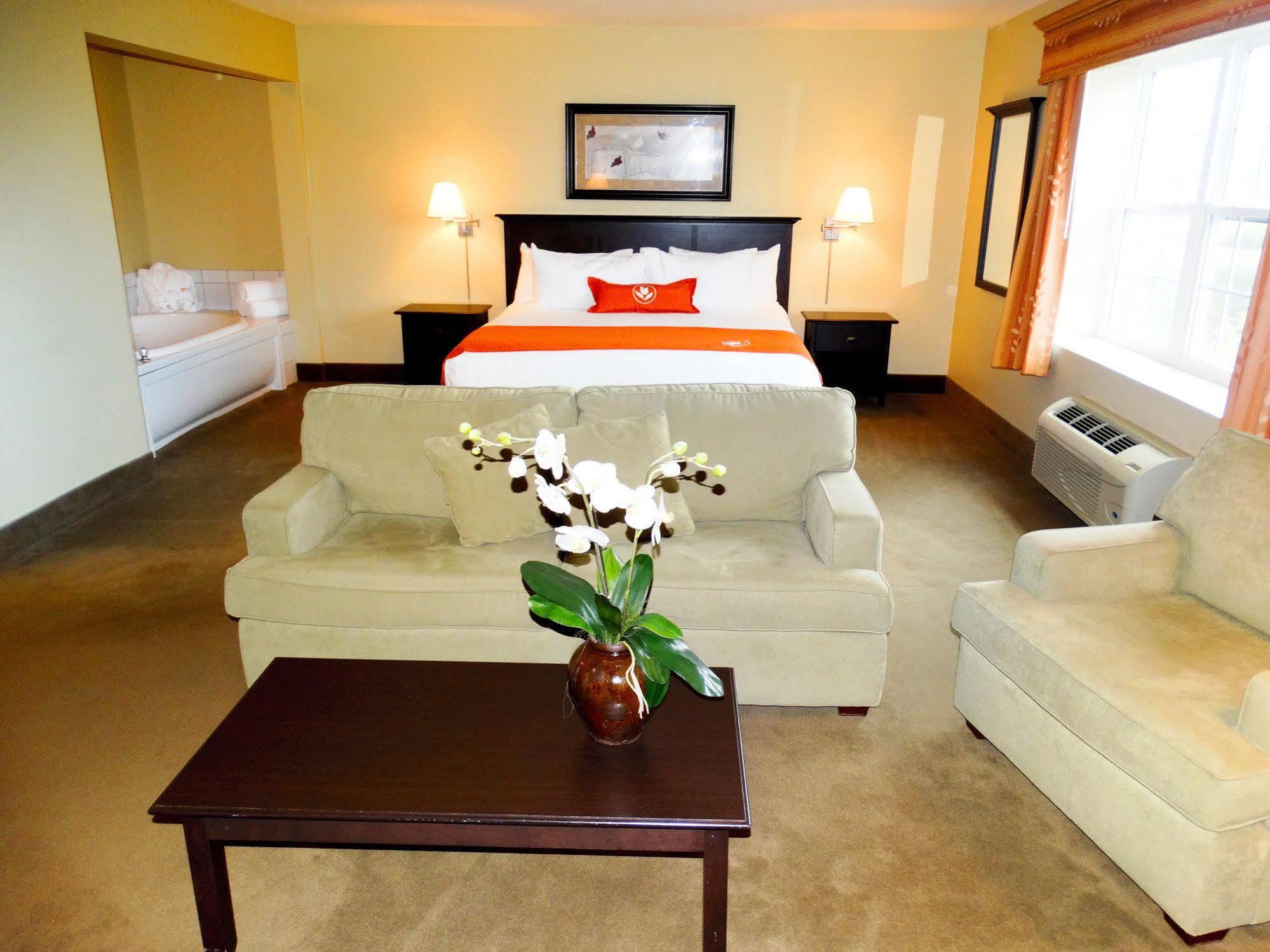 Amsterdam Inn & Suites Sussex Extérieur photo