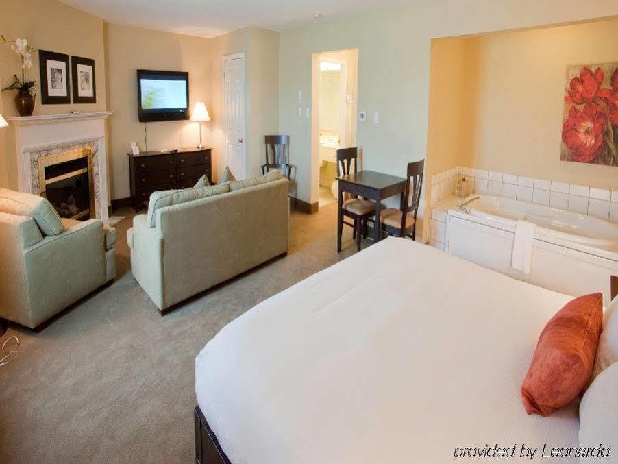Amsterdam Inn & Suites Sussex Extérieur photo