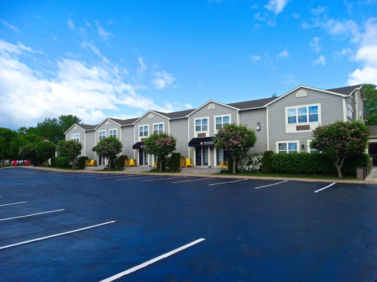 Amsterdam Inn & Suites Sussex Extérieur photo