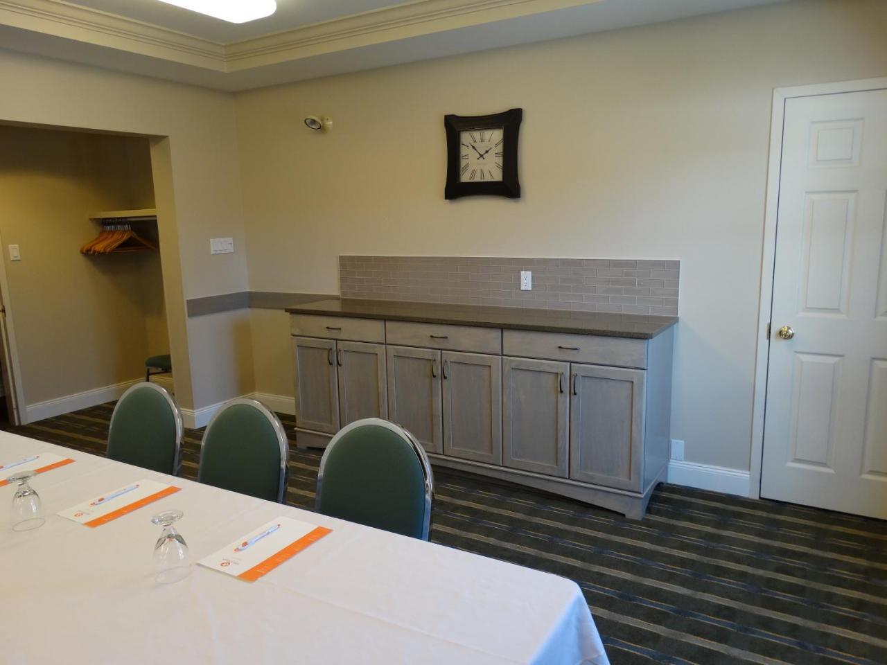 Amsterdam Inn & Suites Sussex Extérieur photo